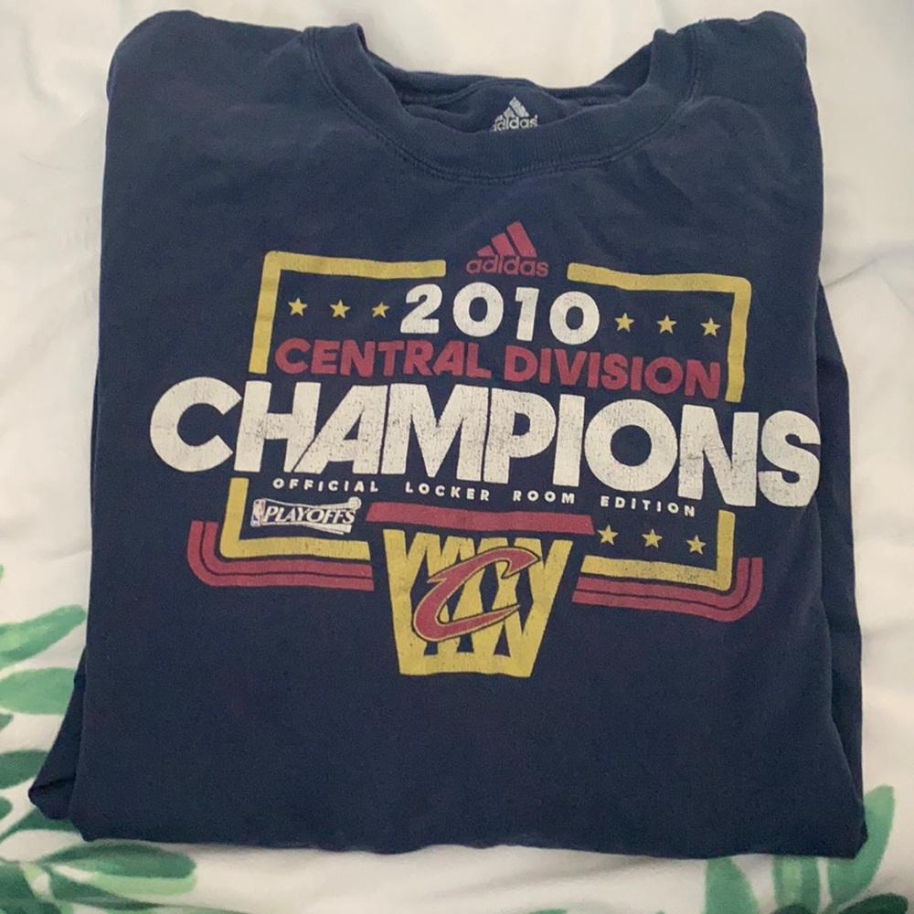 Vintage Adidas Cleveland Cavaliers 100% cotton division championship shirt